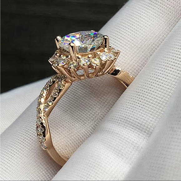 New Women’s Rose Gold Plated Diamond Ring - Picture 5 of 6